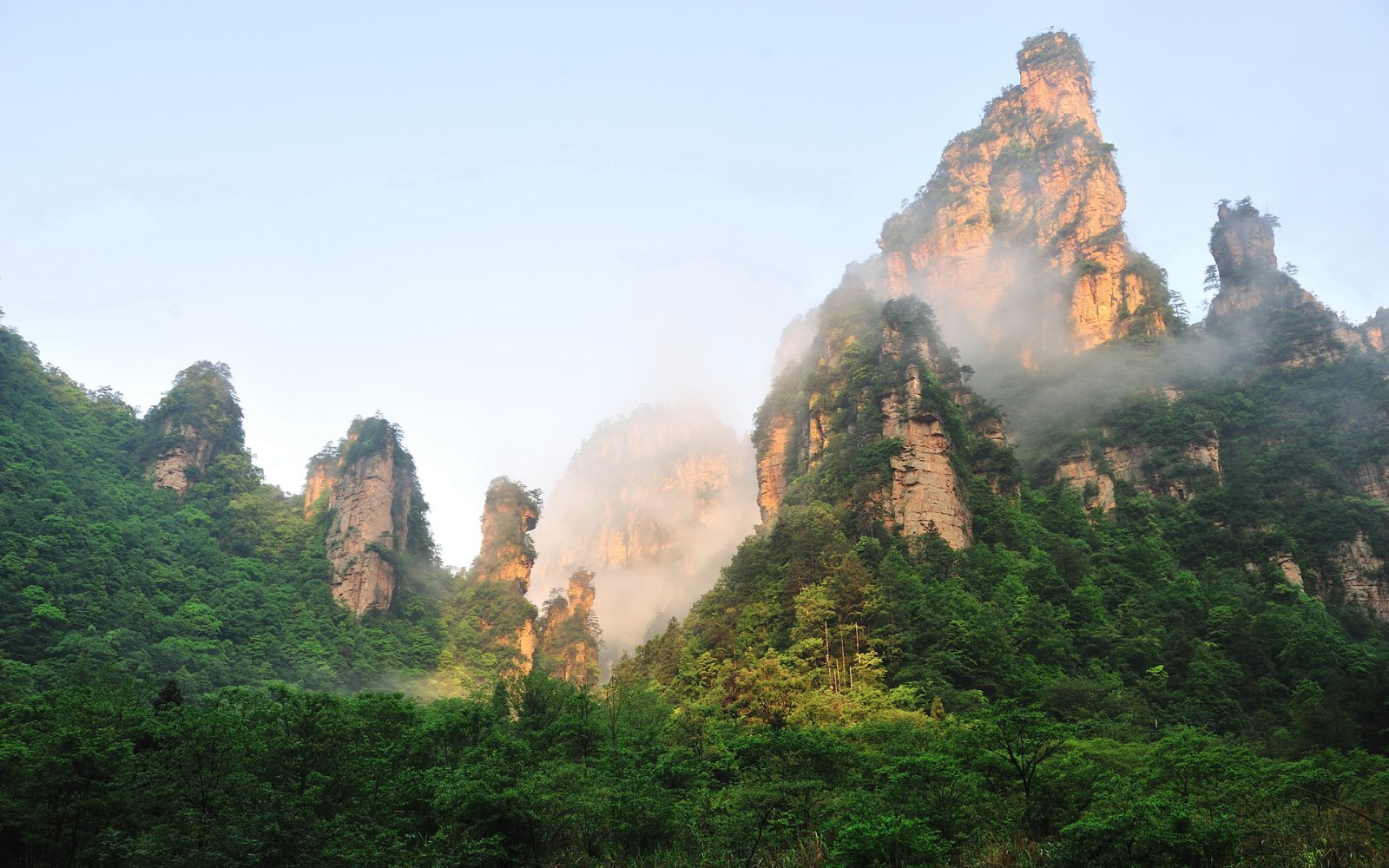 天门山 &middot; 天门洞开