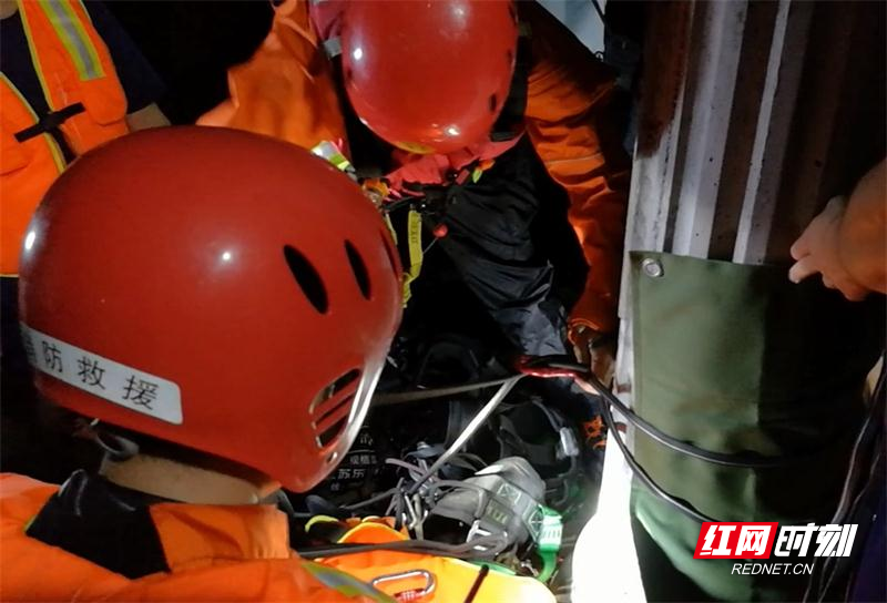 【平安消防】4人被洪水围困家中 消防紧急疏散