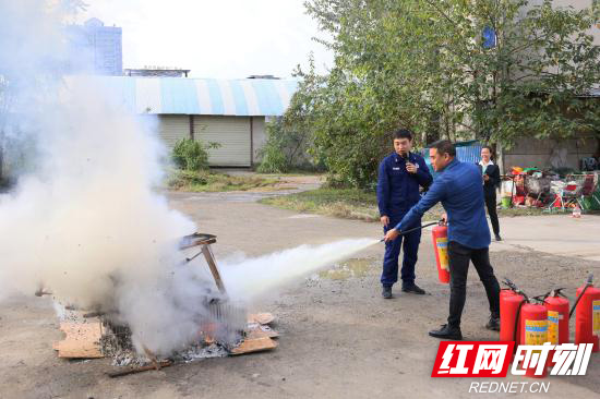 灭火器实操.jpg 灭火器实操.jpg