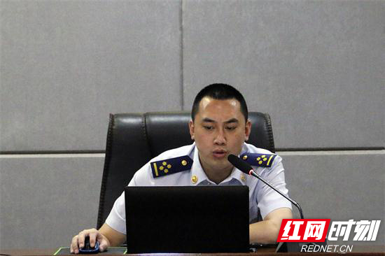周亮授课.jpg 周亮授课.jpg