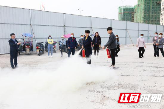 灭火器实操.jpg 灭火器实操.jpg