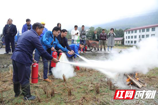 灭火器实操.jpg 灭火器实操.jpg