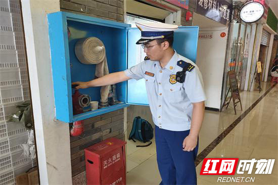 室内消火栓损坏.jpg 室内消火栓损坏.jpg