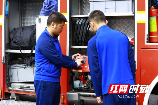 慈利县消防救援大队组织开展&ldquo;五一&rdquo;前车辆器材装备大检查