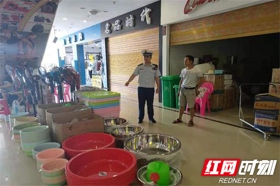 占用疏散通道经营.jpg 占用疏散通道经营.jpg