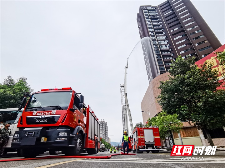 张家界消防开展跨区域高层建筑灭火救援实战演练