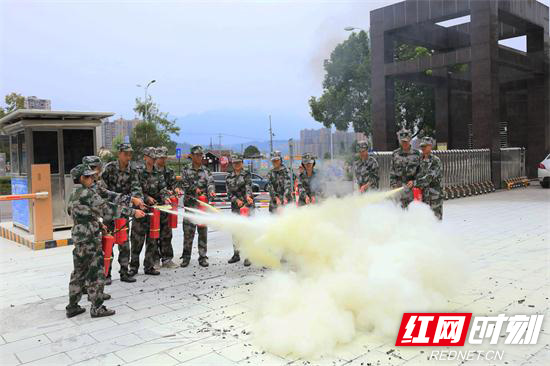 灭火器实操.jpg 灭火器实操.jpg