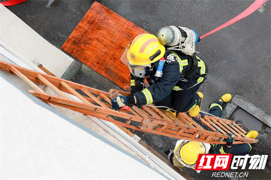 张家界消防举行全市消防救援队伍比武竞赛 (4).jpg 张家界消防举行全市消防救援队伍比武竞赛 (4).jpg