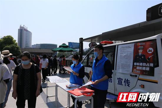 湖南张家界:消防宣传进景区 加固景区“防火墙” (8).jpg 湖南张家界:消防宣传进景区 加固景区“防火墙” (8).jpg