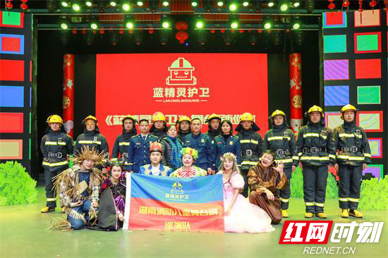 演出圆满完成后的合照.jpg 演出圆满完成后的合照.jpg