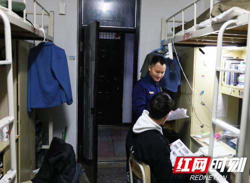 张家界市25万学生家庭齐做消防寒假作业 (3).jpg 张家界市25万学生家庭齐做消防寒假作业 (3).jpg