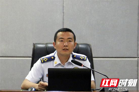 刘熠授课.jpg 刘熠授课.jpg