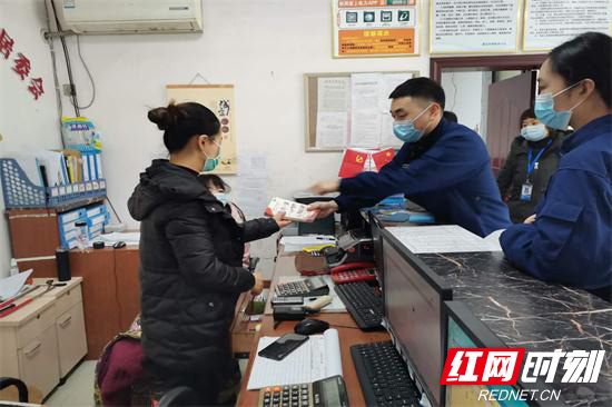 【平安消防】张家界消防学雷锋在行动 宣传服务暖人心