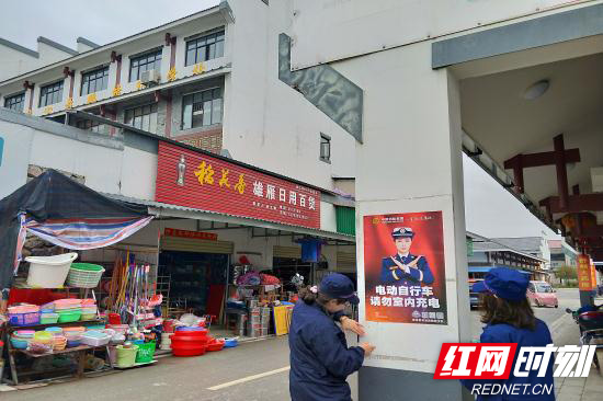 慈利宣传小分队走进乡镇开展消防宣传.jpg 慈利宣传小分队走进乡镇开展消防宣传.jpg