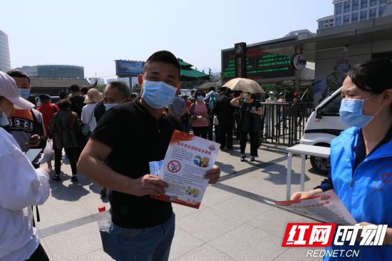湖南张家界:消防宣传进景区 加固景区“防火墙” (9).jpg 湖南张家界:消防宣传进景区 加固景区“防火墙” (9).jpg