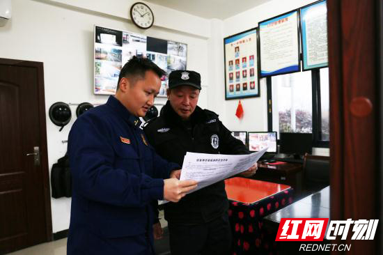 张家界市25万学生家庭齐做消防寒假作业 (4).jpg 张家界市25万学生家庭齐做消防寒假作业 (4).jpg