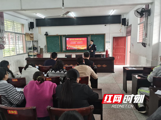 慈利县龙潭河镇中学教职工接受秋冬季消防知识培训