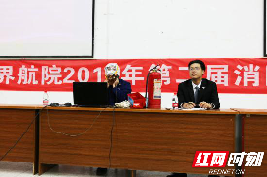 讲解消防器材.jpg