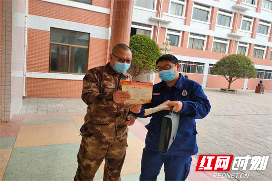 张家界消防宣传服务队护航企业复工复产 (5).jpg