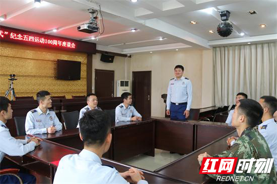 主题座谈会.JPG 主题座谈会.JPG