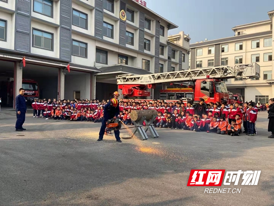 【平安消防】张家界北门小学师生走进消防特勤中队体验警营生活