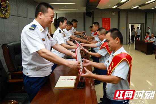 表彰先进,树立典型 (4).jpg