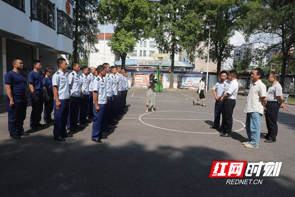 赵云海看望慰问消防指战员