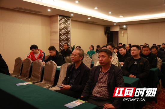 消防宣传月开启 张家界200名国企职工开集中学消防