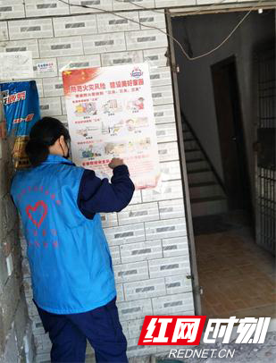 张家界消防积极开展消防宣传便民服务 (2).jpg 张家界消防积极开展消防宣传便民服务 (2).jpg
