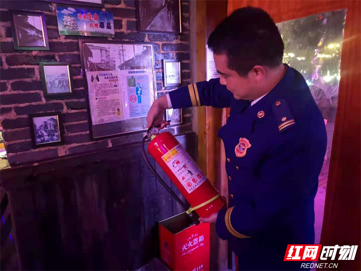 元宵节消防安全夜查 (8).jpg