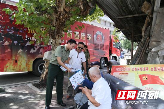 【平安消防】张家界消防宣传车"红遍"城市大街小巷