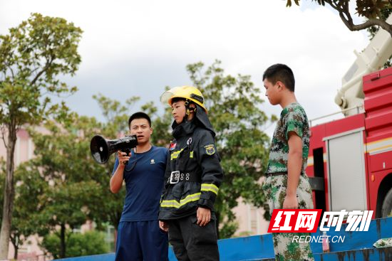 张家界消防开展消防进军训活动