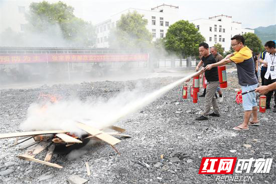灭火器实操.JPG 灭火器实操.JPG