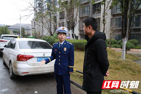 【平安消防】张家界消防走进小区开展消防通道检查