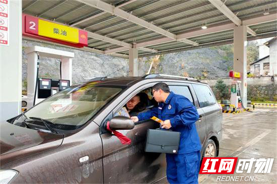 张家界:消防宣传服务队在行动 冬日传播安全暖人心 (4).jpg 张家界:消防宣传服务队在行动 冬日传播安全暖人心 (4).jpg