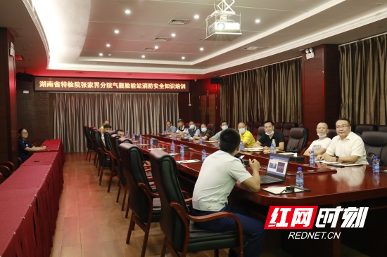张家界消防深入辖区气瓶检验站开展消防安全培训
