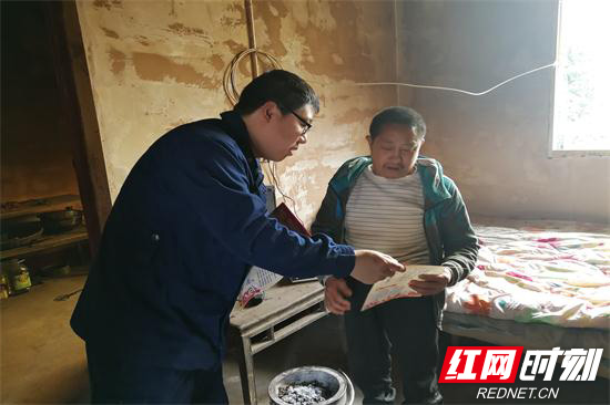 张家界消防全面铺开清明防火宣传 (6).jpg 张家界消防全面铺开清明防火宣传 (6).jpg