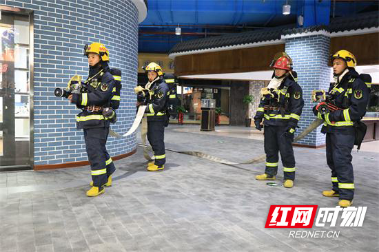 火场救人.JPG 火场救人.JPG