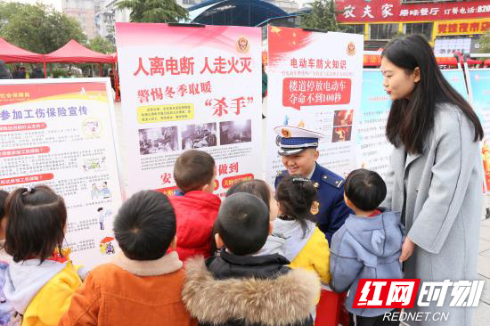 讲解消防安全常识 (2).jpg