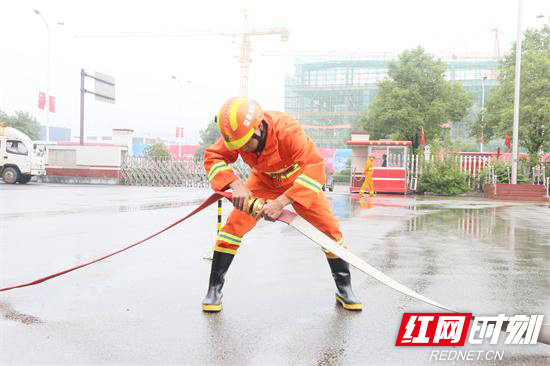 连接消防栓.jpg 连接消防栓.jpg