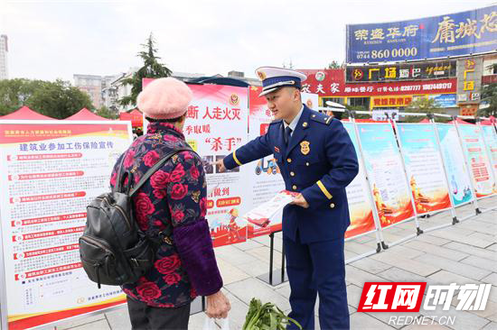 讲解消防安全常识 (1).jpg