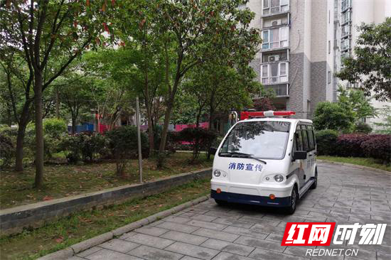 湖南张家界：消防巡逻车 巡回保安全